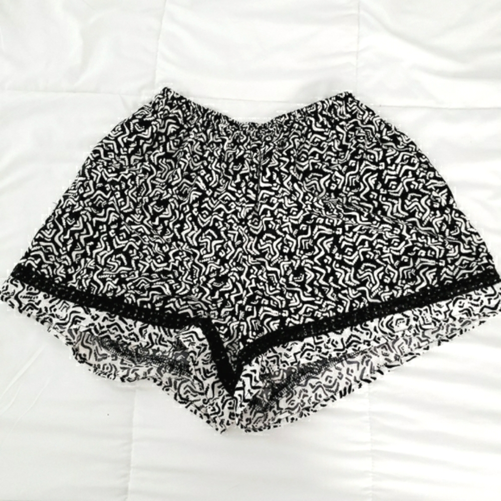 Boho 🤍 Shorts - Picture 2 of 6